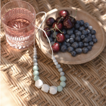 Collier d'allaitement, de portage et de dentition - MARIE - Blanc/Vert/Gris - MintyWendy