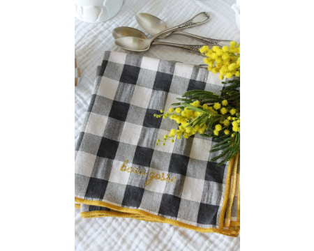 Serviette de table vichy brodée réglisse - beau gosse