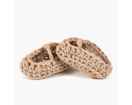 Chaussons ballerines en crochet beige faits main pour poupée Minikane