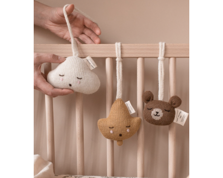 Hochet feuille à suspendre ocre en laine d'alpaga