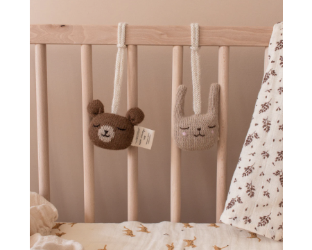 Hochet ourson à suspendre en laine d'alpaga