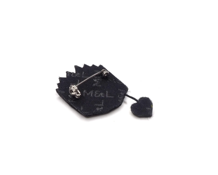 Broche brodée à la main - BOOK BROOCH - Macon & Lesquoy