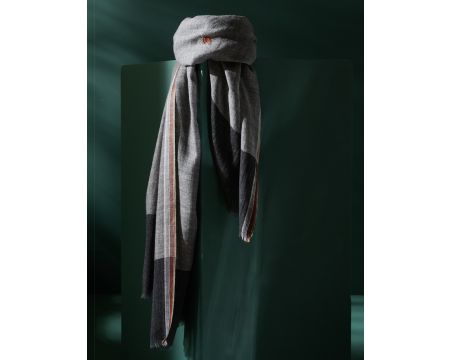 Écharpe chic, chaude et douce en laine VYRNWY - AV08 Paris